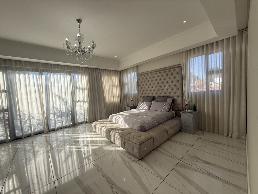 5 Bedroom Property for Sale in The Islands Estates North West